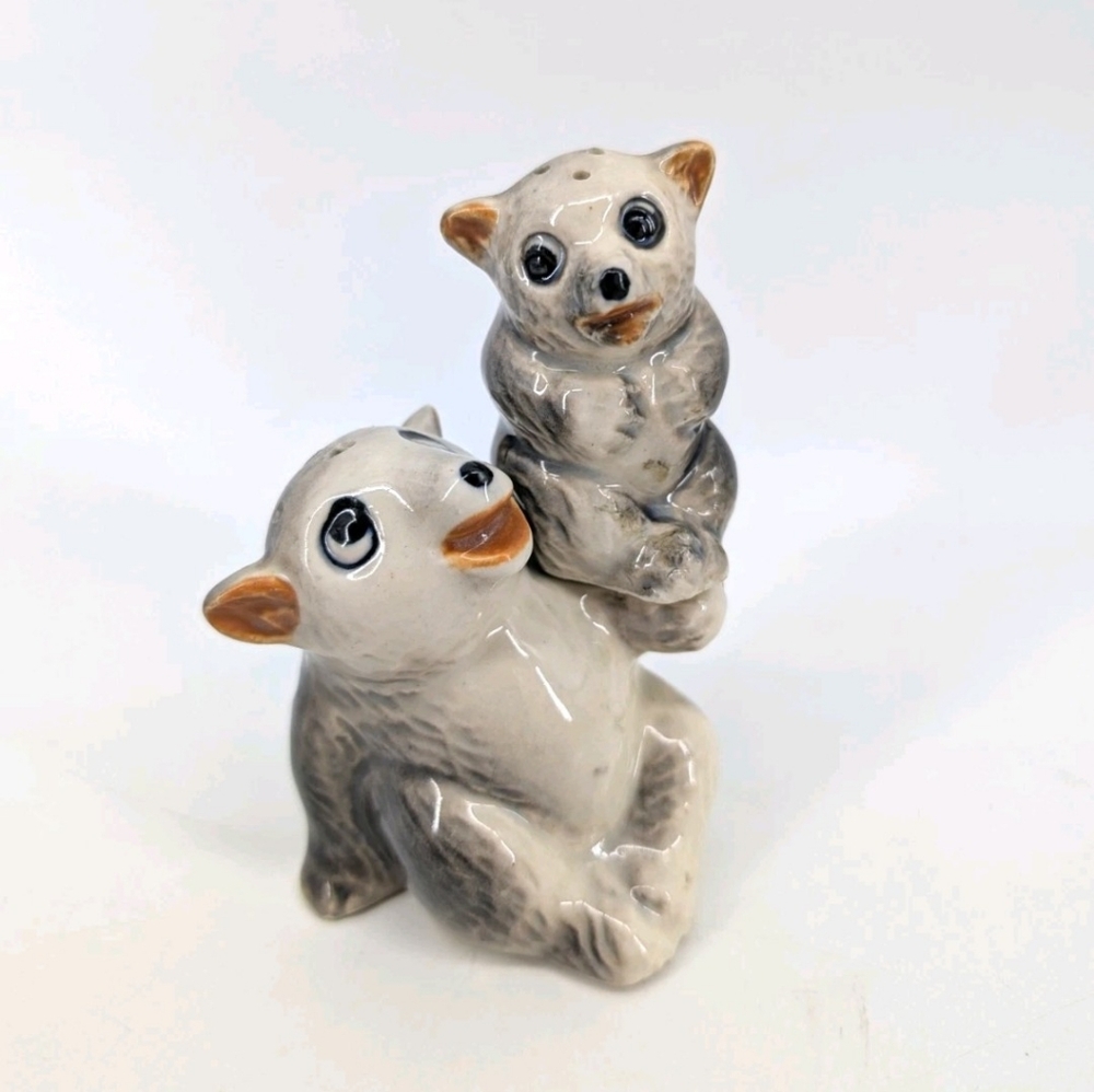 Vintage Nesting Bear Salt Pepper Shaker Figurines Mother Bear Baby Bear Japan